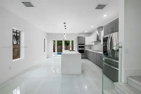 3142 Carter Street Miami FL 33133