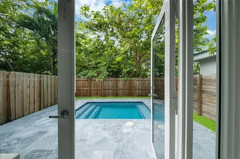 3142 Carter Street Miami FL 33133