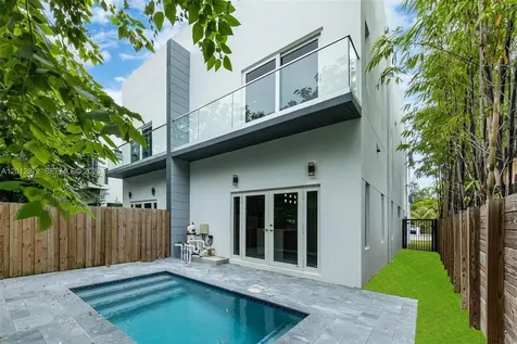 3142 Carter Street Miami FL 33133
