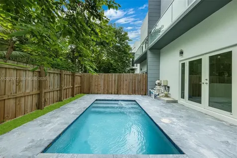 3142 Carter Street Miami FL 33133