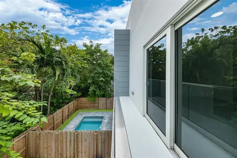 3142 Carter Street Miami FL 33133
