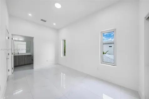 3142 Carter Street Miami FL 33133