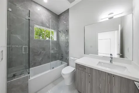 3142 Carter Street Miami FL 33133