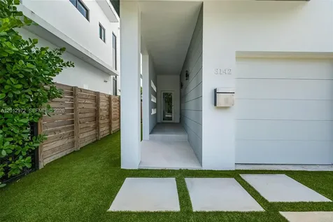 3142 Carter Street Miami FL 33133