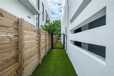 3142 Carter Street Miami FL 33133