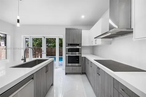 3142 Carter Street Miami FL 33133