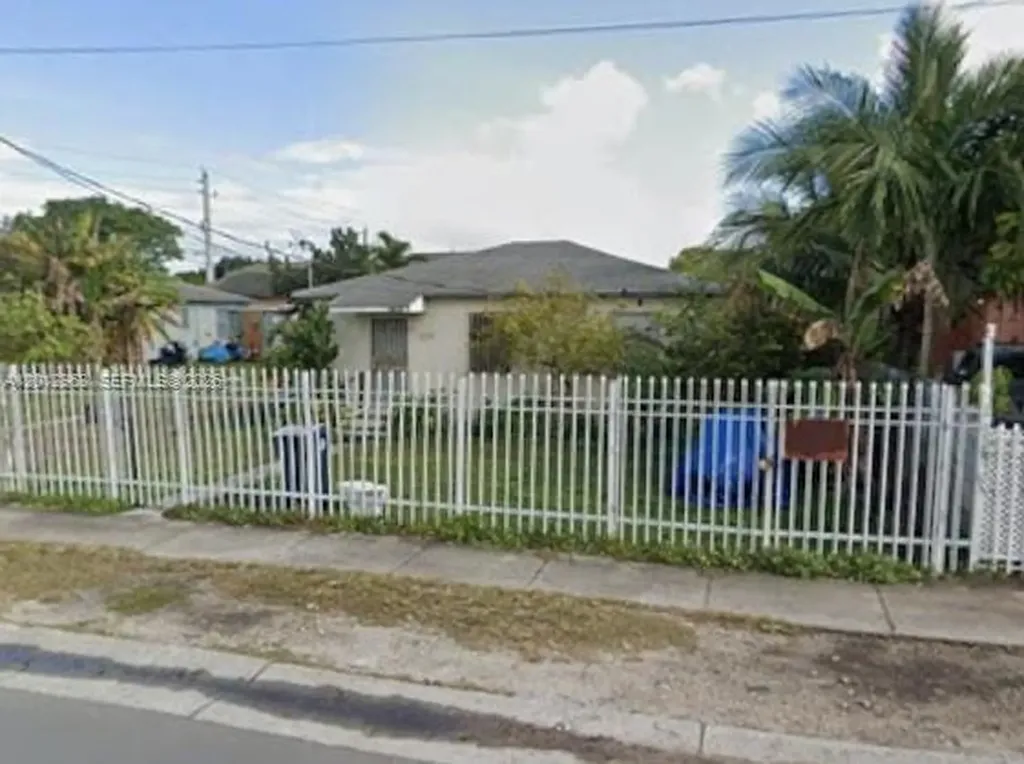 2735 NW 28th Street Miami FL 33142
