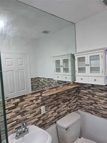2735 NW 28th Street Miami FL 33142