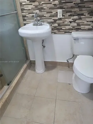 2735 NW 28th Street Miami FL 33142