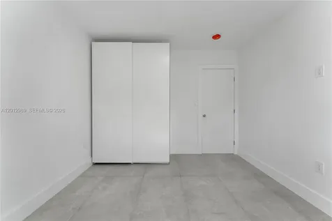 521 NW 33rd Avenue Miami FL 33125