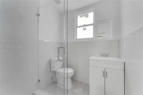 521 NW 33rd Avenue Miami FL 33125