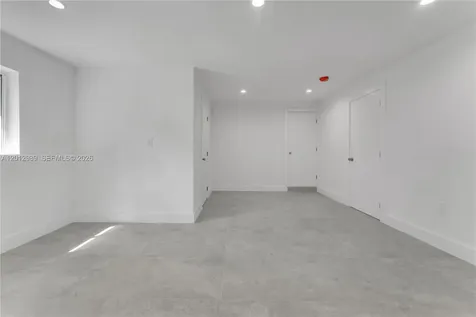 521 NW 33rd Avenue Miami FL 33125