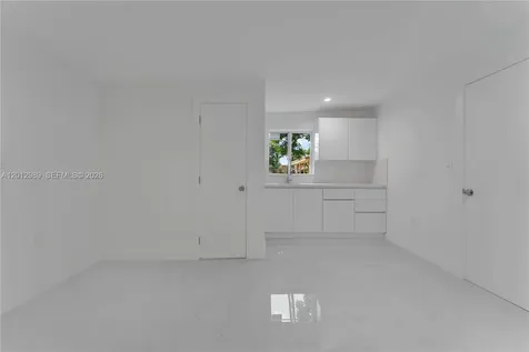 521 NW 33rd Avenue Miami FL 33125