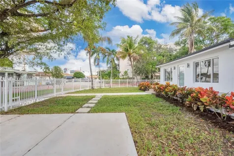521 NW 33rd Avenue Miami FL 33125