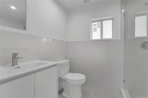 521 NW 33rd Avenue Miami FL 33125
