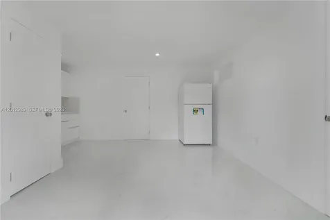 521 NW 33rd Avenue Miami FL 33125
