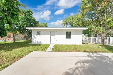 521 NW 33rd Avenue Miami FL 33125