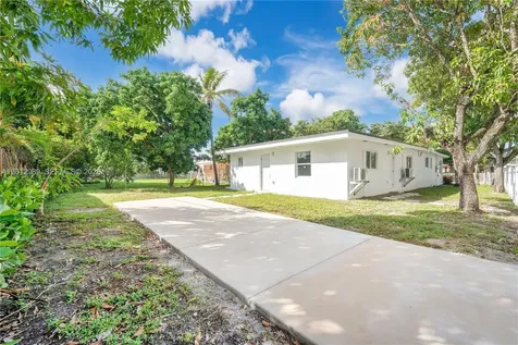 521 NW 33rd Avenue Miami FL 33125