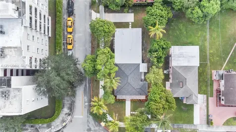 521 NW 33rd Avenue Miami FL 33125