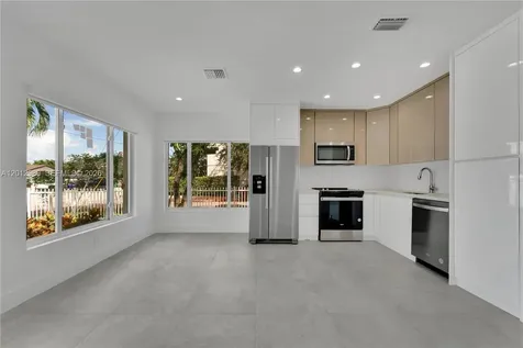 521 NW 33rd Avenue Miami FL 33125