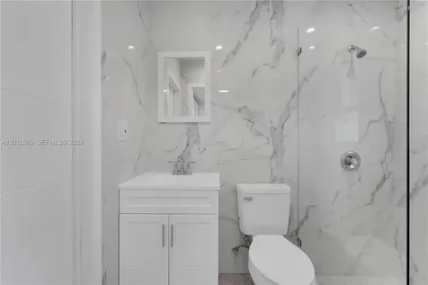 521 NW 33rd Avenue Miami FL 33125