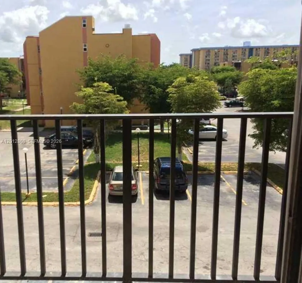 4805 NW 7th Miami FL 33126