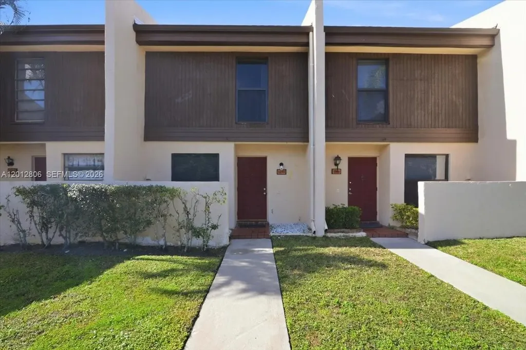 1270 NW 99th Avenue Pembroke Pines FL 33024