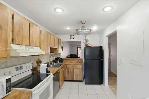 1270 NW 99th Avenue Pembroke Pines FL 33024