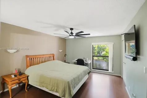 1270 NW 99th Avenue Pembroke Pines FL 33024