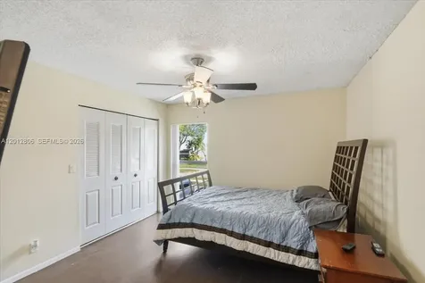 1270 NW 99th Avenue Pembroke Pines FL 33024