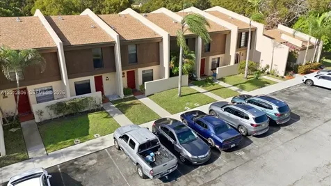 1270 NW 99th Avenue Pembroke Pines FL 33024