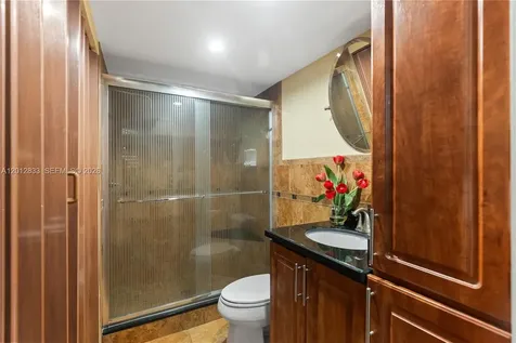 2450 W 67th Place Hialeah FL 33016