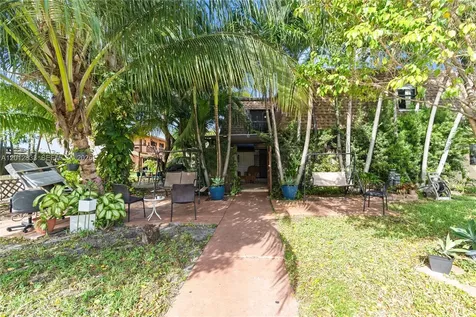 2450 W 67th Place Hialeah FL 33016