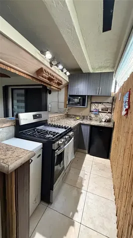 2450 W 67th Place Hialeah FL 33016