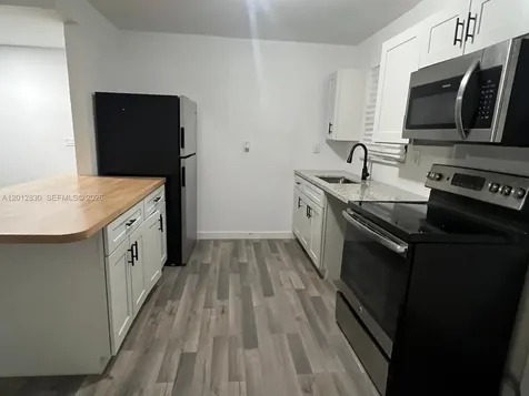 1560 NE 151st Street Miami FL 33162