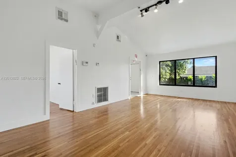16901 NE 6th Avenue North Miami Beach FL 33162