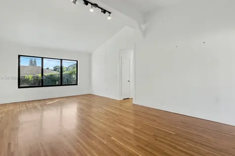 16901 NE 6th Avenue North Miami Beach FL 33162