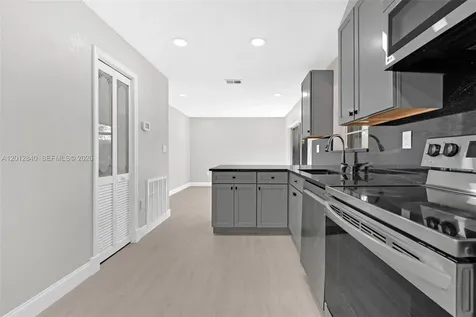 10065 NW 54th Terrace Doral FL 33178