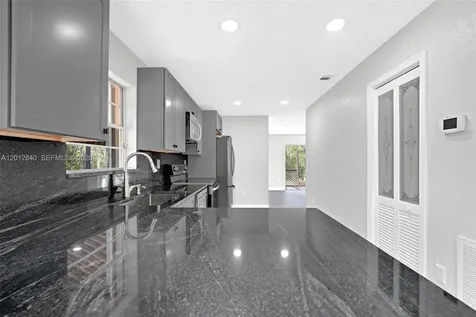 10065 NW 54th Terrace Doral FL 33178