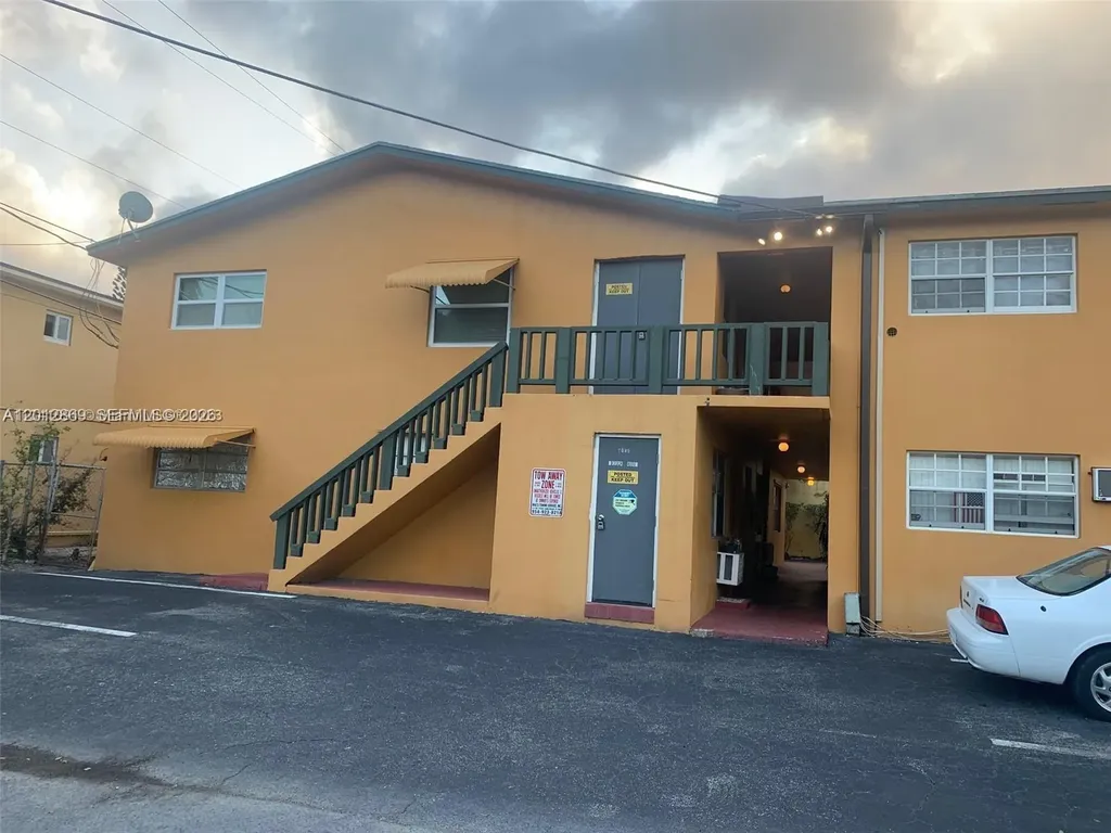 1702 Mckinley Street Hollywood FL 33020