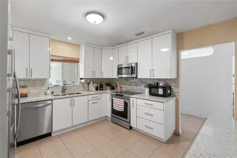 5300 NW 30th Place Miami FL 33142