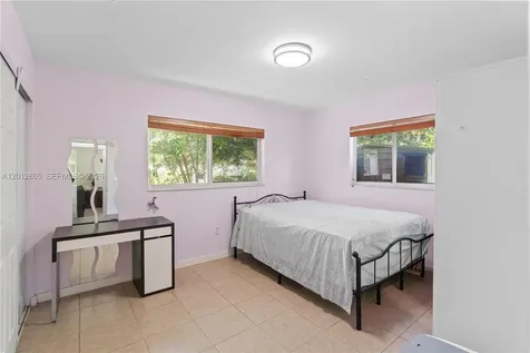 5300 NW 30th Place Miami FL 33142