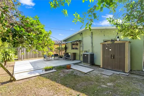 5300 NW 30th Place Miami FL 33142