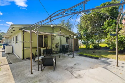 5300 NW 30th Place Miami FL 33142