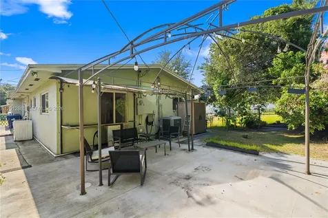 5300 NW 30th Place Miami FL 33142