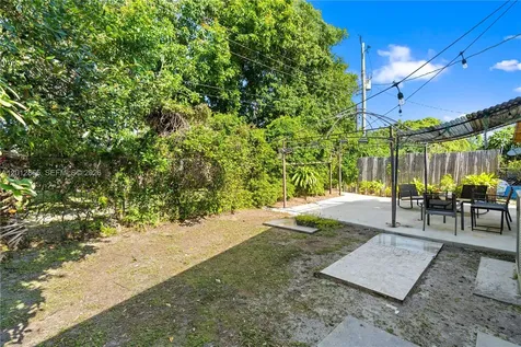 5300 NW 30th Place Miami FL 33142