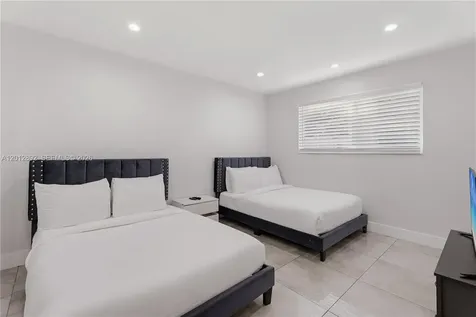 632 S Crescent Drive Hollywood FL 33021