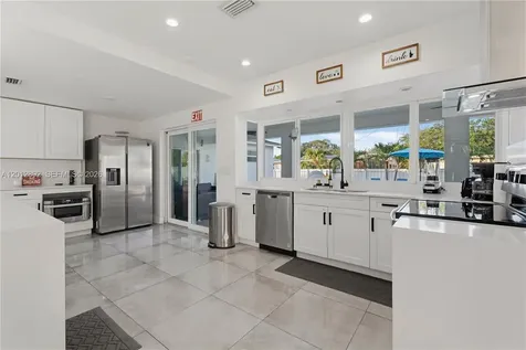 632 S Crescent Drive Hollywood FL 33021
