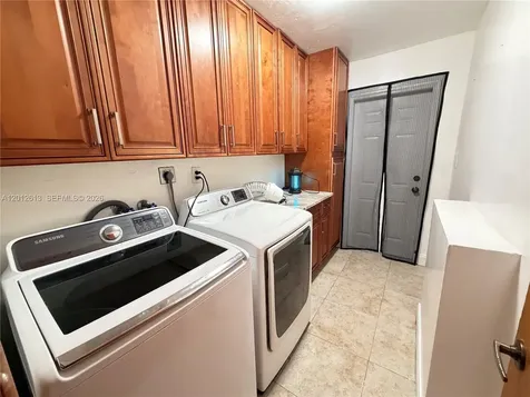 45 SE 14th Street Dania Beach FL 33004