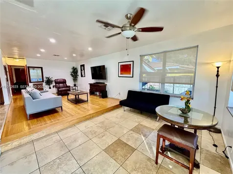 45 SE 14th Street Dania Beach FL 33004